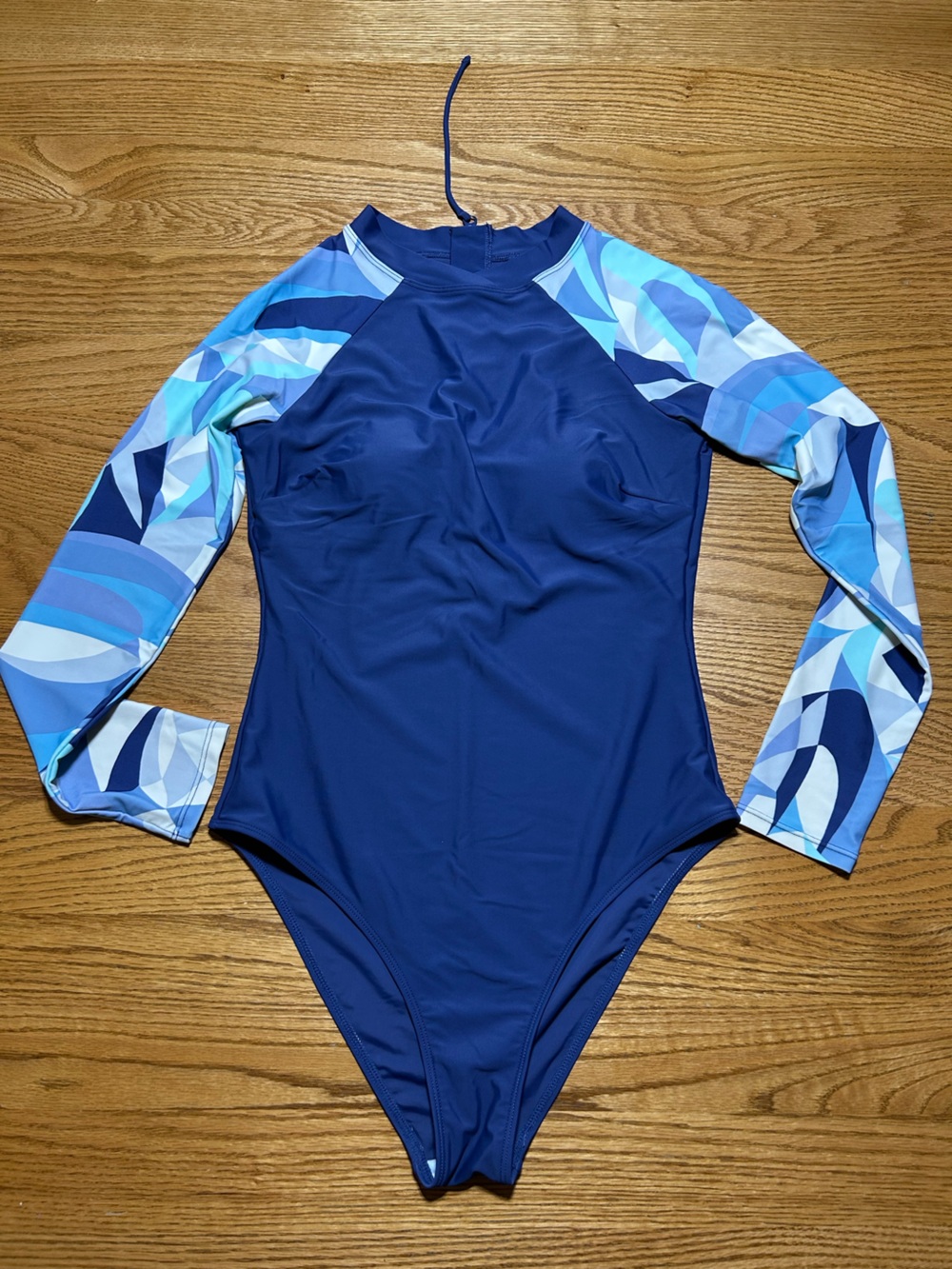Women’s CupShe Modern Geo Zip Back Long Sleeve Swimsuit Navy Size S?
